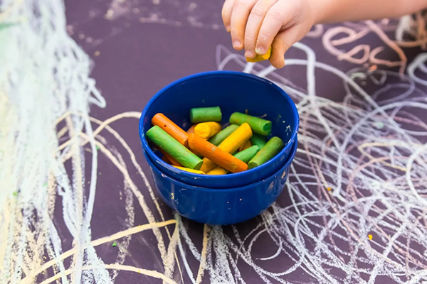 Desenho livre com giz - Col�gio Le Perini. Educa��o Infantil e Ensino Fundamental. Indaiatuba, SP