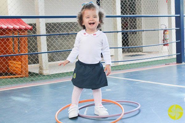 Brincando com bambols - Colgio Le Perini. Educao Infantil e Ensino Fundamental. Indaiatuba, SP