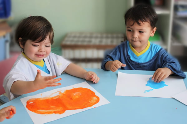 Pintura gelada - Colgio Le Perini. Educao Infantil e Ensino Fundamental. Indaiatuba, SP