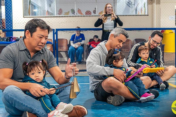 Unio com o papai - Colgio Le Perini. Educao Infantil e Ensino Fundamental. Indaiatuba, SP