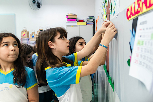 Seja gentil com seu amigo - Colgio Le Perini. Educao Infantil e Ensino Fundamental. Indaiatuba, SP