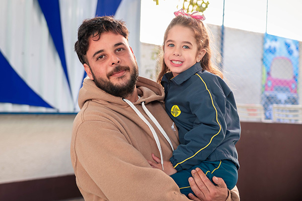 Com o papai  muito mais divertido! - Colgio Le Perini. Educao Infantil e Ensino Fundamental. Indaiatuba, SP