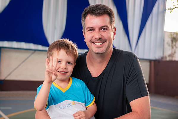 Celebrando com o papai - Colgio Le Perini. Educao Infantil e Ensino Fundamental. Indaiatuba, SP