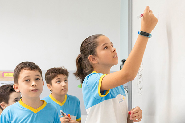 Planejando o Futuro - Colgio Le Perini. Educao Infantil e Ensino Fundamental. Indaiatuba, SP