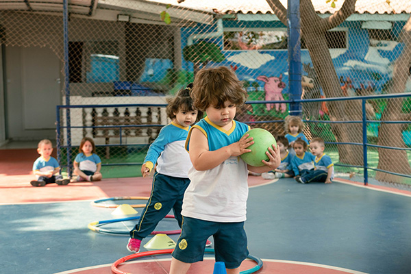 Circuito motor - Colgio Le Perini. Educao Infantil e Ensino Fundamental. Indaiatuba, SP