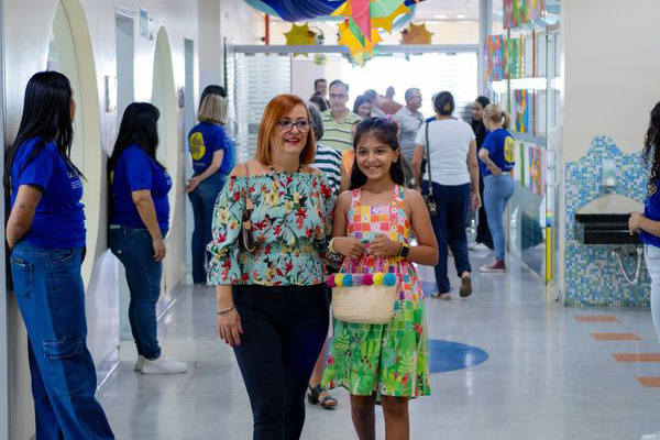 Exposio de Arte e Mostra Literria - Colgio Le Perini. Educao Infantil e Ensino Fundamental. Indaiatuba, SP