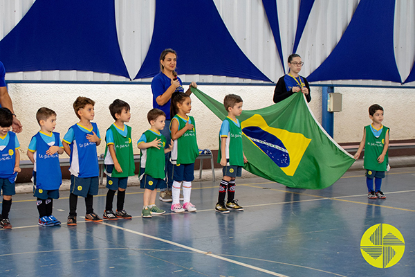 Um Show de Habilidades e Alegria - Colgio Le Perini. Educao Infantil e Ensino Fundamental. Indaiatuba, SP