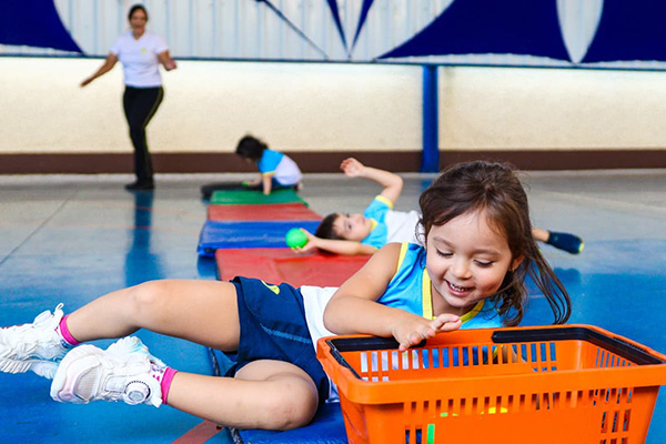 Curso de Frias! - Colgio Le Perini. Educao Infantil e Ensino Fundamental. Indaiatuba, SP