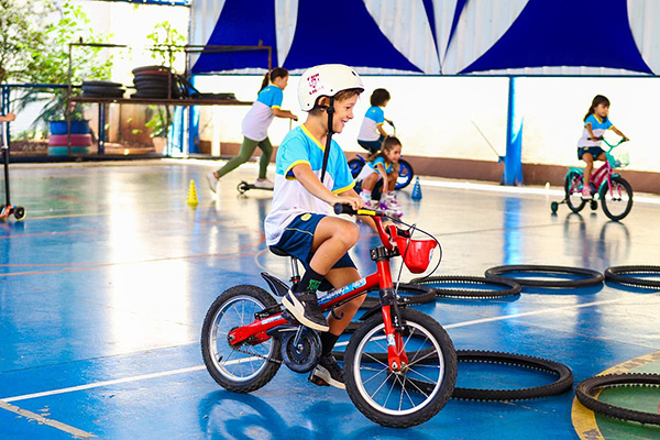 Curso de Frias - Colgio Le Perini. Educao Infantil e Ensino Fundamental. Indaiatuba, SP