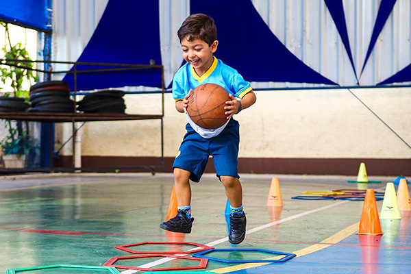 Curso de Frias: Diverso e Descobertas! - Colgio Le Perini. Educao Infantil e Ensino Fundamental. Indaiatuba, SP