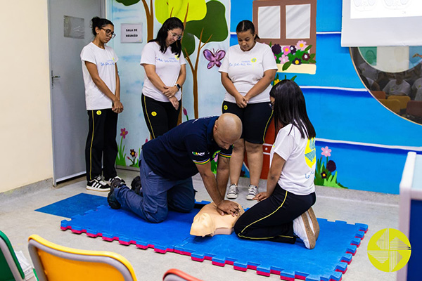 Treinamento de Primeiros Socorros e Brigada do Bombeiro - Colgio Le Perini. Educao Infantil e Ensino Fundamental. Indaiatuba, SP