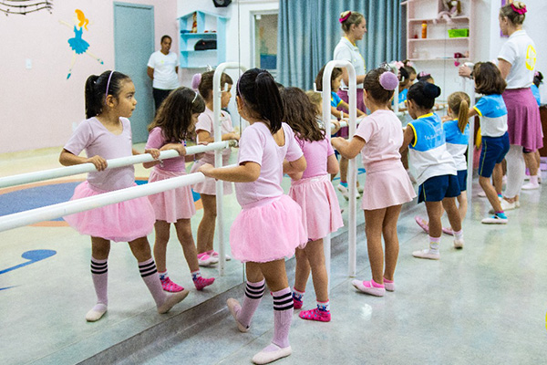 Aulas de Jazz e Ballet - Colgio Le Perini. Educao Infantil e Ensino Fundamental. Indaiatuba, SP