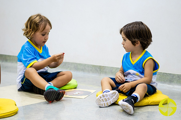 Autorretratos - Colgio Le Perini. Educao Infantil e Ensino Fundamental. Indaiatuba, SP