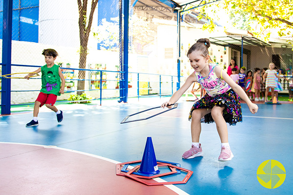 Cores e Sorrisos - Colgio Le Perini. Educao Infantil e Ensino Fundamental. Indaiatuba, SP