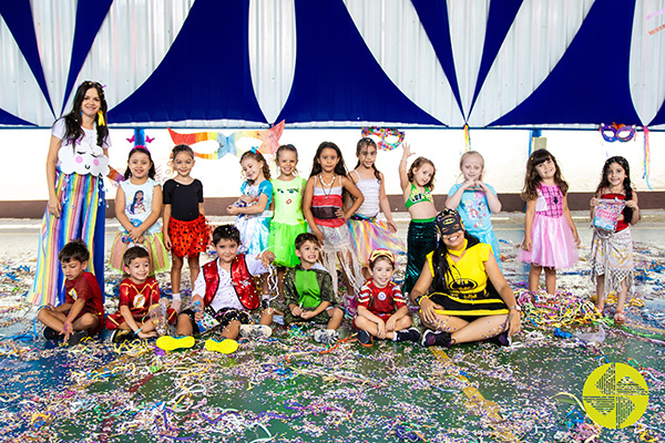 Festa na escola - Colgio Le Perini. Educao Infantil e Ensino Fundamental. Indaiatuba, SP