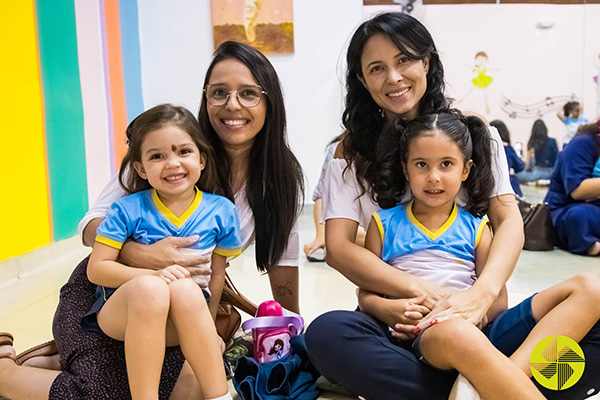 Feliz Dia das Mes - INFANTIL - quarta, quinta e sexta-feira - Colgio Le Perini. Educao Infantil e Ensino Fundamental. Indaiatuba, SP