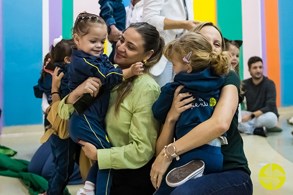 Feliz Dia das Mes - INFANTIL - segunda e tera-feira - Colgio Le Perini. Educao Infantil e Ensino Fundamental. Indaiatuba, SP