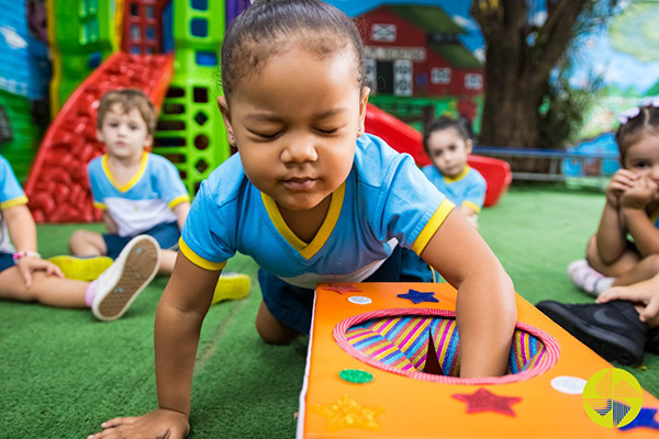 Caixa Surpresa da Amizade - Colgio Le Perini. Educao Infantil e Ensino Fundamental. Indaiatuba, SP