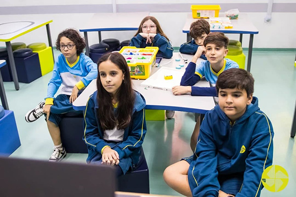 1 fase do campeonato de robtica - Colgio Le Perini. Educao Infantil e Ensino Fundamental. Indaiatuba, SP