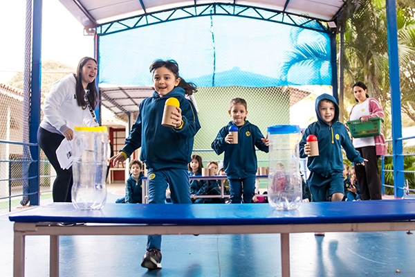 Frias com alegria!  - Colgio Le Perini. Educao Infantil e Ensino Fundamental. Indaiatuba, SP