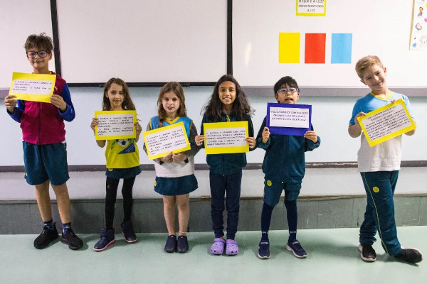 Refrao da luz - Colgio Le Perini. Educao Infantil e Ensino Fundamental. Indaiatuba, SP