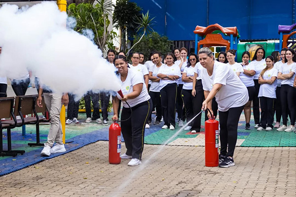Treinamento de Brigada de Inc�ndio no Ambiente Escolar - Col�gio Le Perini. Educa��o Infantil e Ensino Fundamental. Indaiatuba, SP