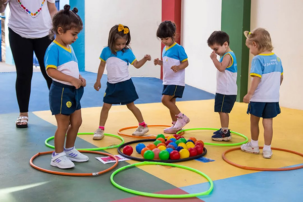Curso de F�rias - Col�gio Le Perini. Educa��o Infantil e Ensino Fundamental. Indaiatuba, SP