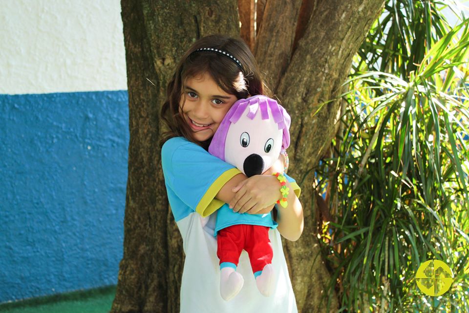 Fernanda mascote do LIV - Colgio Le Perini. Educao Infantil e Ensino Fundamental. Indaiatuba, SP