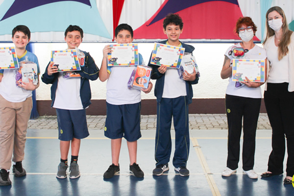 Equipe do Colgio Le Perini  premiada pelo 3. lugar em evento nacional de robtica - Colgio Le Perini. Educao Infantil e Ensino Fundamental. Indaiatuba, SP