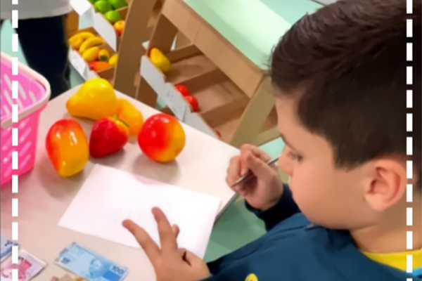 Dia de Mercado - Colgio Le Perini. Educao Infantil e Ensino Fundamental. Indaiatuba, SP