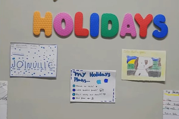 Hello, Holidays - Colgio Le Perini. Educao Infantil e Ensino Fundamental. Indaiatuba, SP