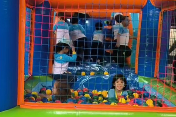Feliz dia das crianas! - Colgio Le Perini. Educao Infantil e Ensino Fundamental. Indaiatuba, SP