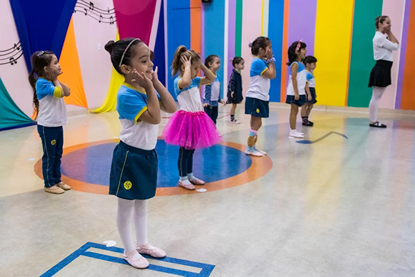 Corpo em movimento! - Colgio Le Perini. Educao Infantil e Ensino Fundamental. Indaiatuba, SP
