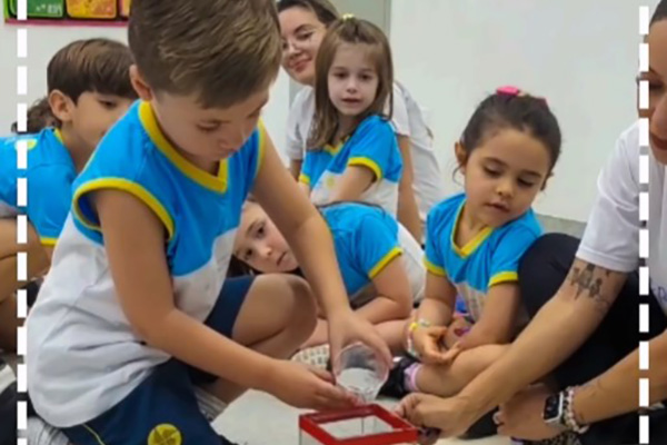 Um Amigo para Juntos Cuidar - Colgio Le Perini. Educao Infantil e Ensino Fundamental. Indaiatuba, SP