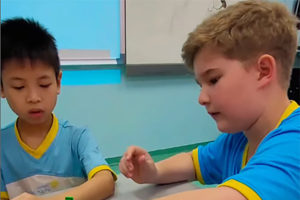 Pega Toupeira - Colgio Le Perini. Educao Infantil e Ensino Fundamental. Indaiatuba, SP