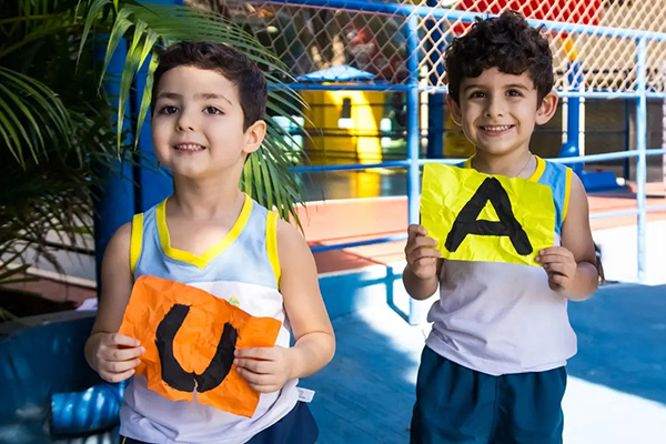 Ampliando o reconhecimento das letras - Col�gio Le Perini. Educa��o Infantil e Ensino Fundamental. Indaiatuba, SP